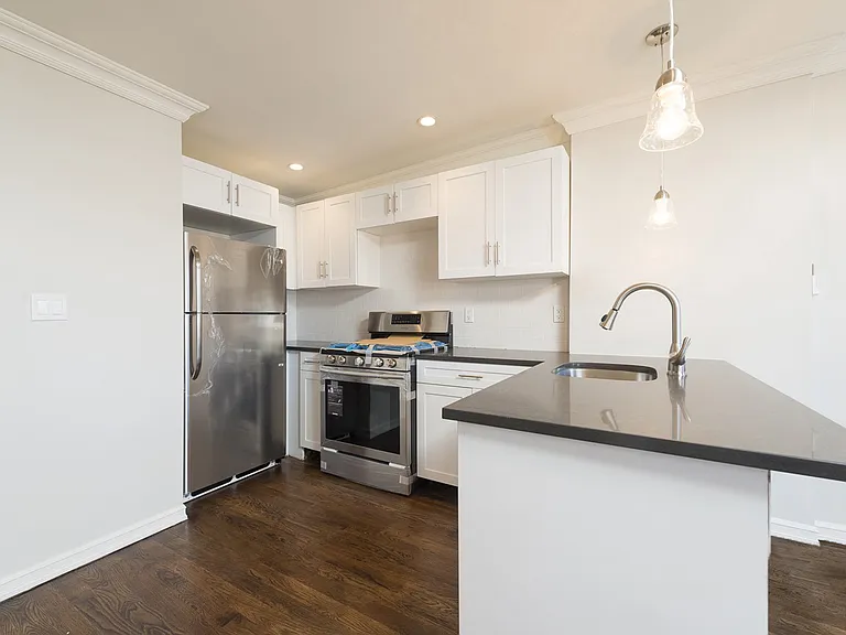 458 Jefferson Ave #3 — Photo 5