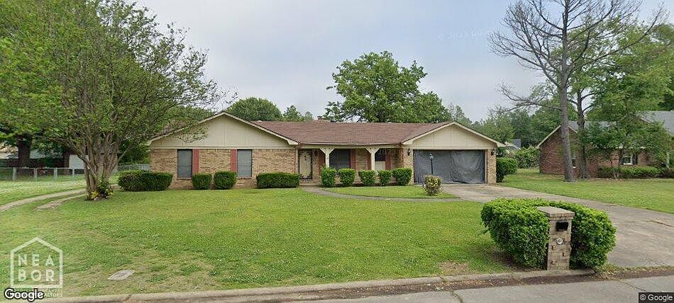 1st image of 108 W Greenbriar Dr