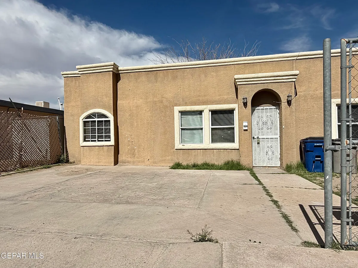 Building Photo - 601 Lomaland Dr #A