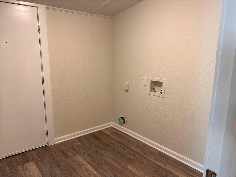 616 E Boothe St — Photo 18