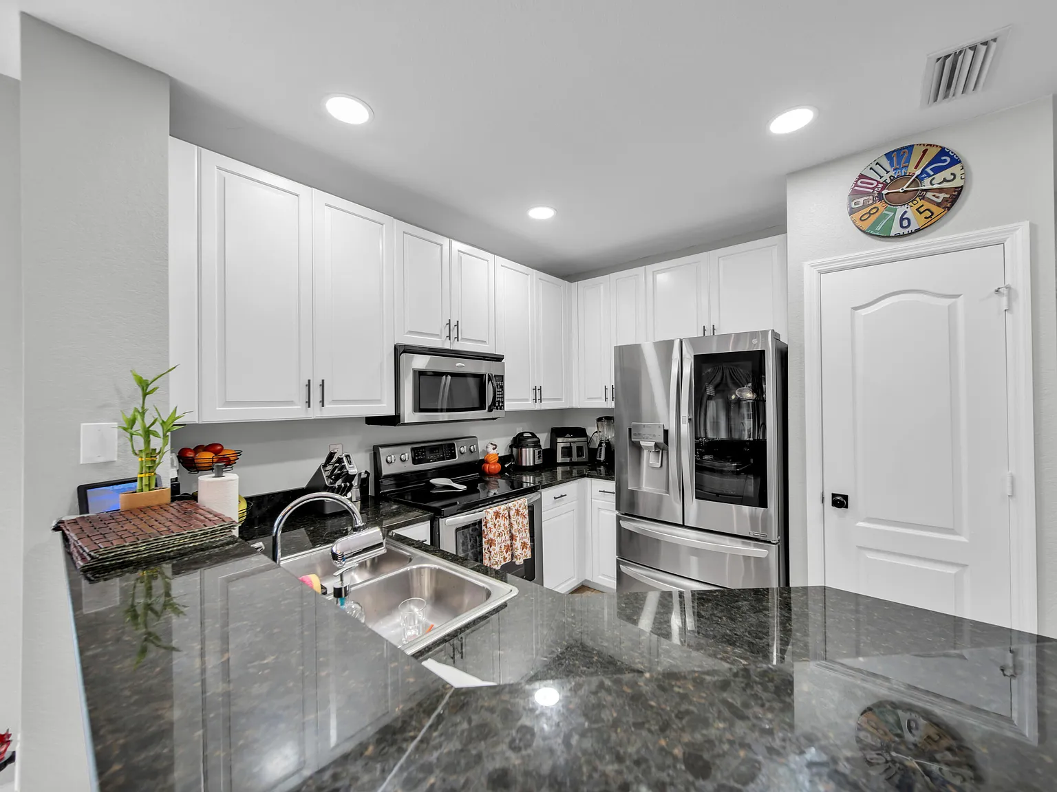 2 bed, 2.5 bath, 1205 sqft, $1,700 — Photo 3