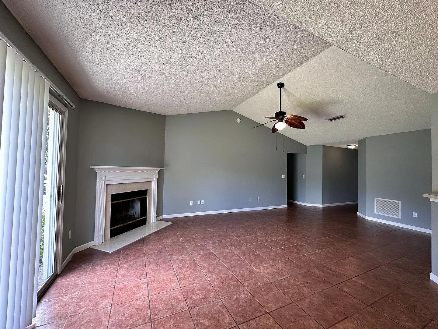 Beautiful home on Bridgecreek Dr in Argyle- Available Now! — Photo 2