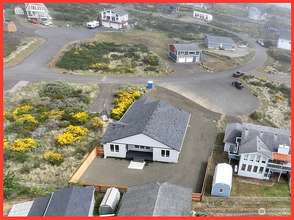 3rd image of 1418 Pebble Court SW
