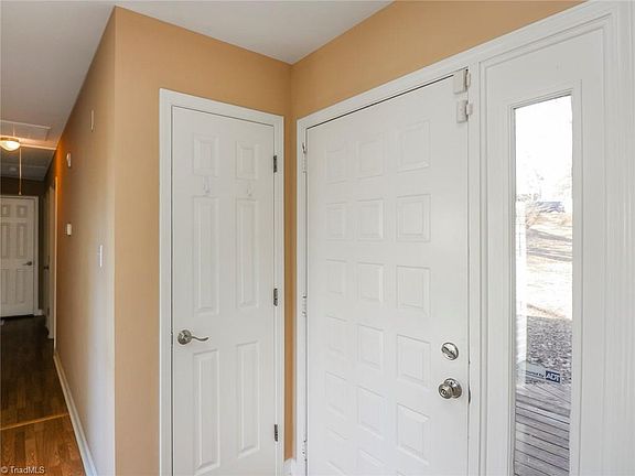 4th image of 2501 Shelia Dr