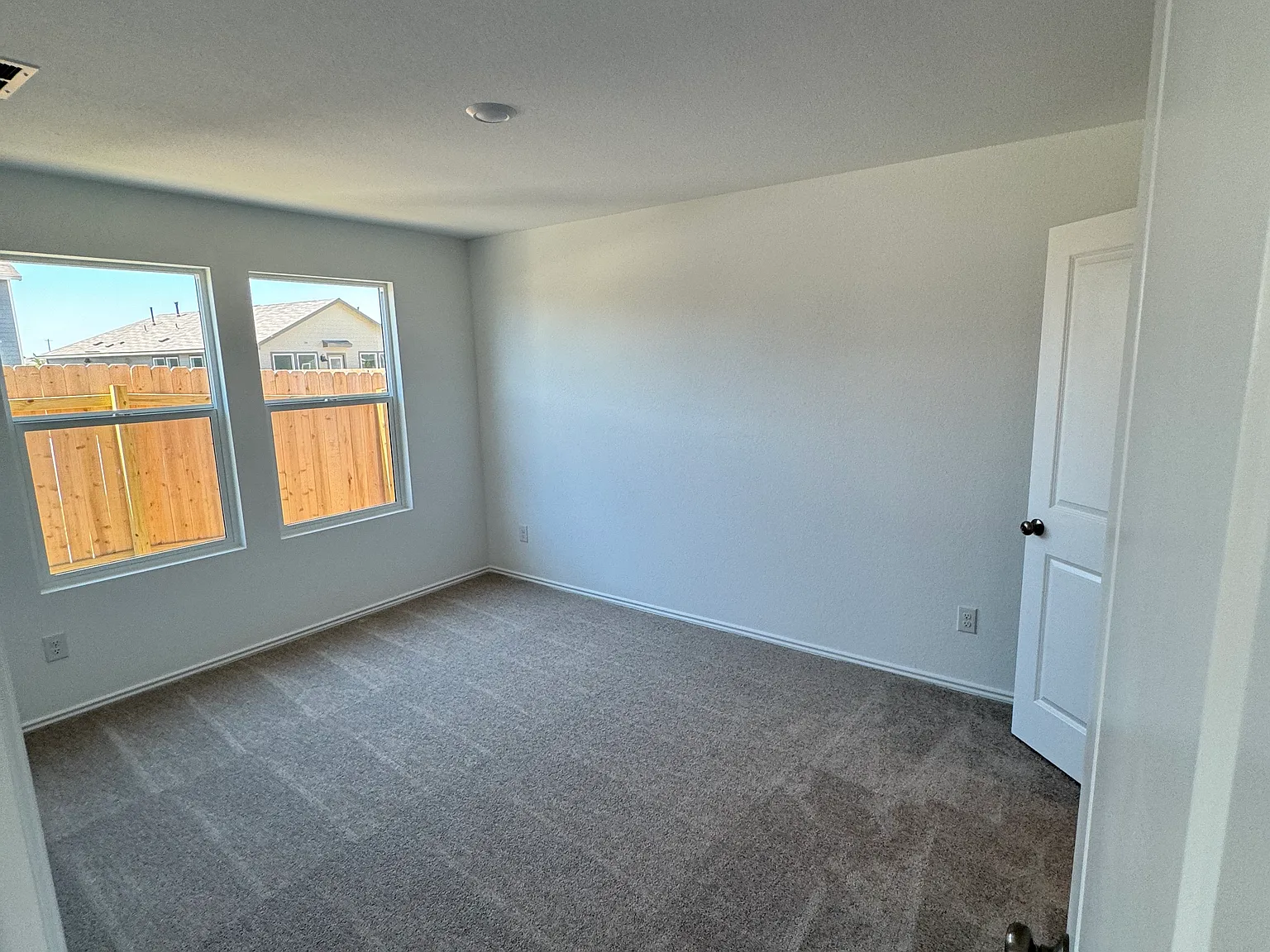 134 Avre Loop — Photo 3