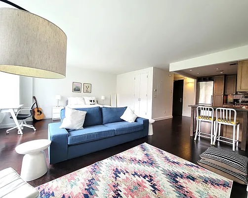 Rented by Sotheby's International Realty | media 18