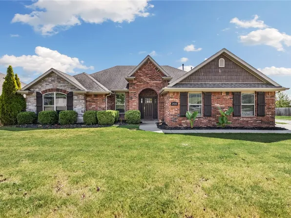 2925 W Featherock Way, Fayetteville, AR 72704