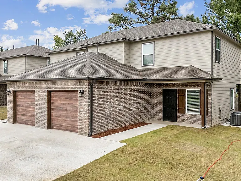 3 bed, 2.5 bath, 1200 sqft, $1,499 — Photo 1