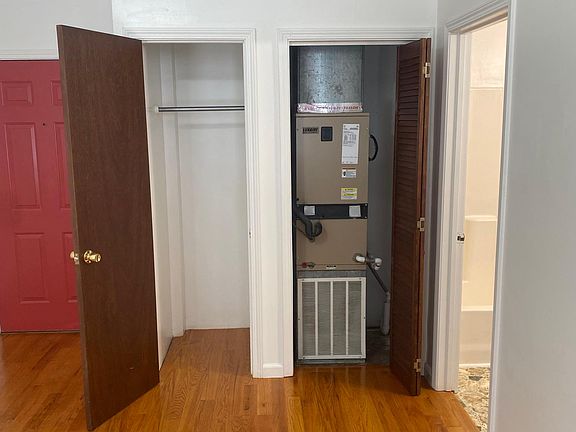 5th image of 101 E Harrison St APT 4