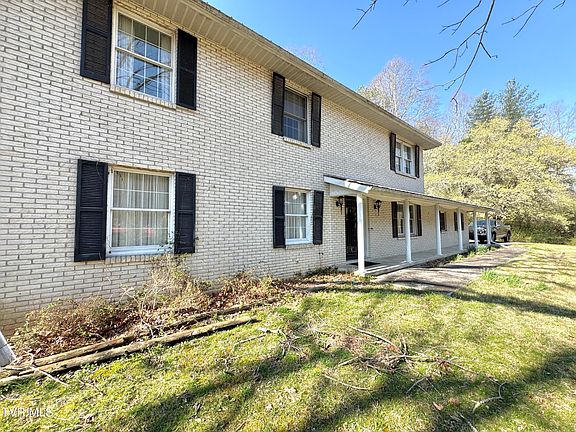 3rd image of 1721 Valleyview Dr