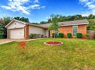 1930 Lost Creek Dr, Arlington, TX 76006