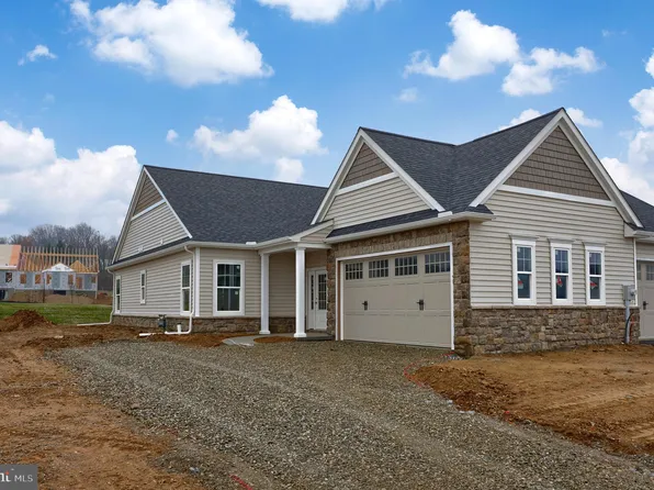 396 Meadow Rose Dr #208, Lititz, PA 17543