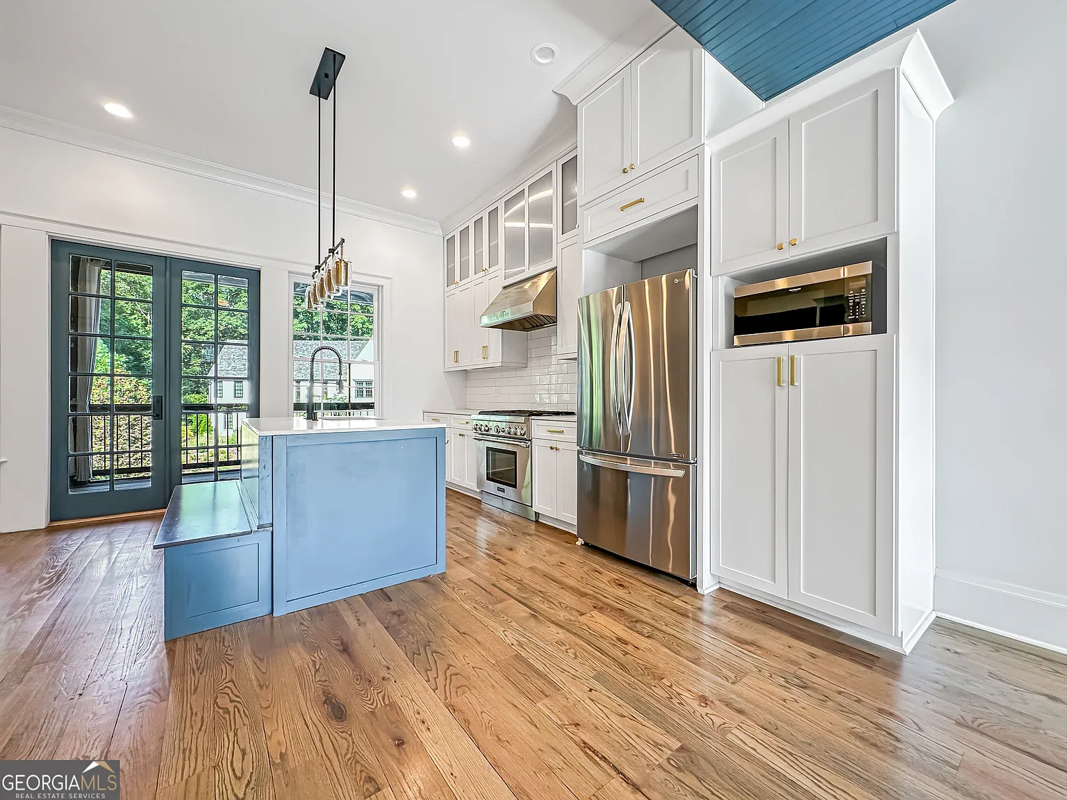 3 bed, 2.5 bath, 2233 sqft, $4,200 — Photo 3