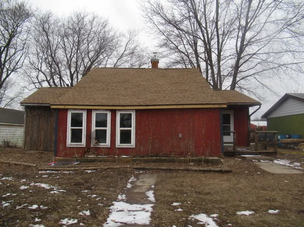 113 N Spring St, Franklin Grove, IL 61031