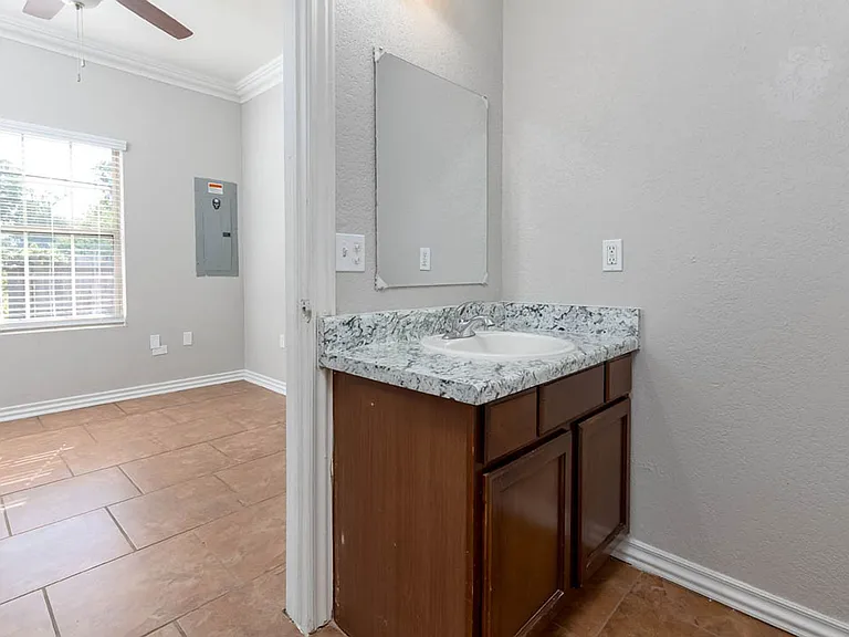 Meridian Place Apartments — Photo 43