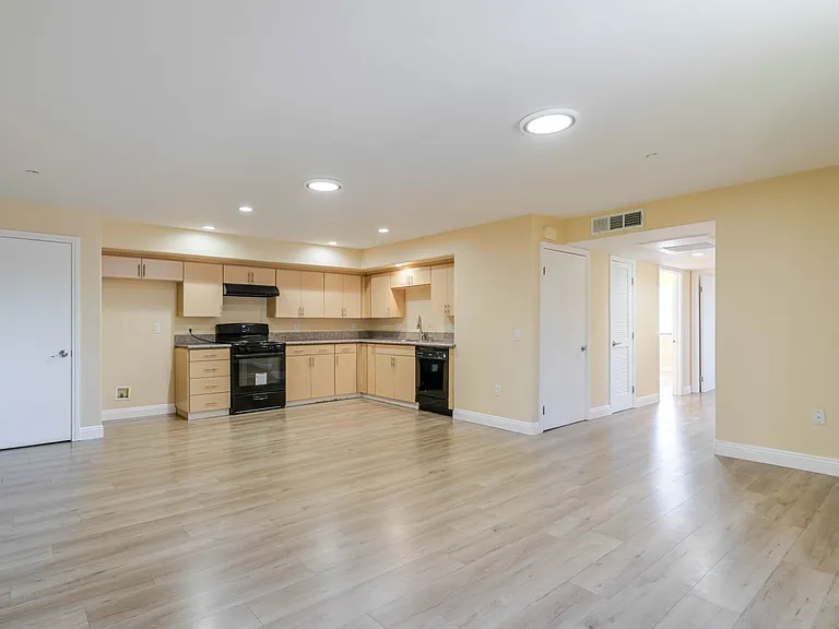 1466 Tamarind Ave #101 — Photo 3
