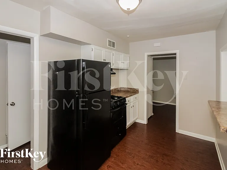 842 Eastern Dr — Photo 7