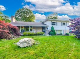 396 Sandhurst Rd, Akron, OH 44333