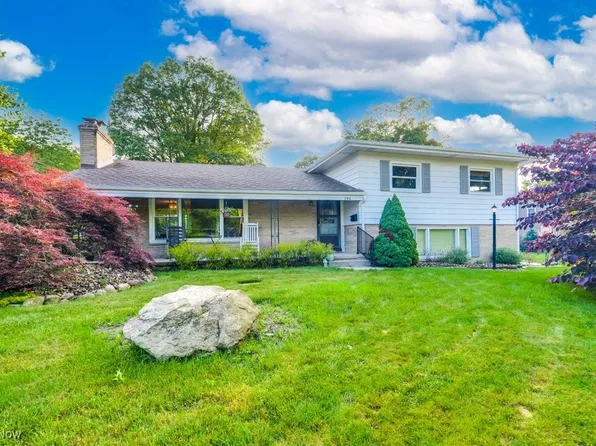 396 Sandhurst Rd, Akron, OH 44333