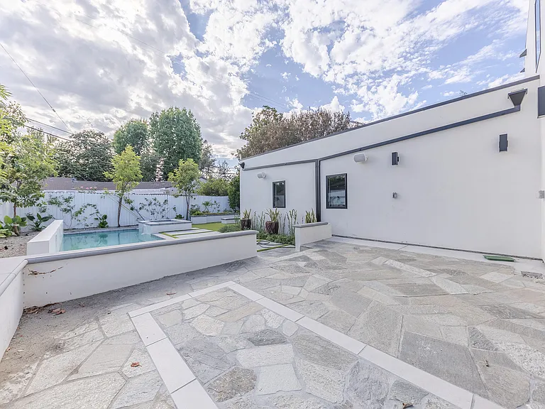 4557 Camellia Ave — Photo 17