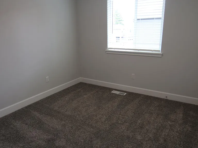 3208 NE 120th Cir — Photo 32