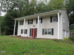 8 Aspen Way, Brookfield, CT 06804