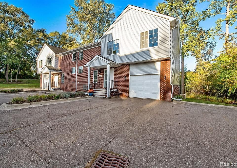 2040 Decker Rd, Walled Lake, MI 48390 | MLS #20230082342 | Zillow