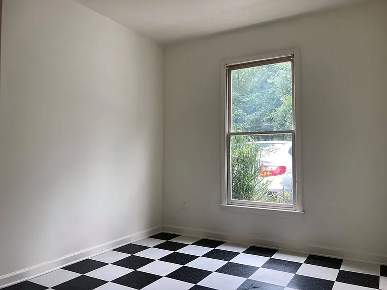 503 N. Greensboro — Photo 9