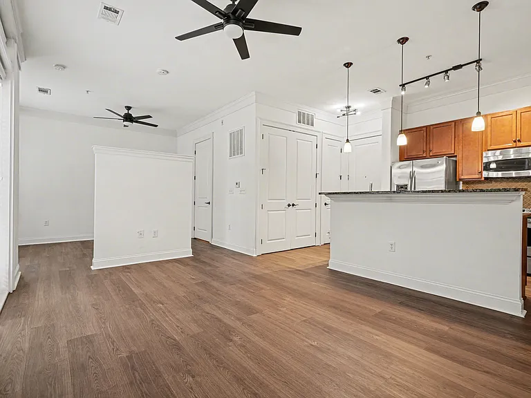 2810 Selwyn Ave #124 — Photo 9
