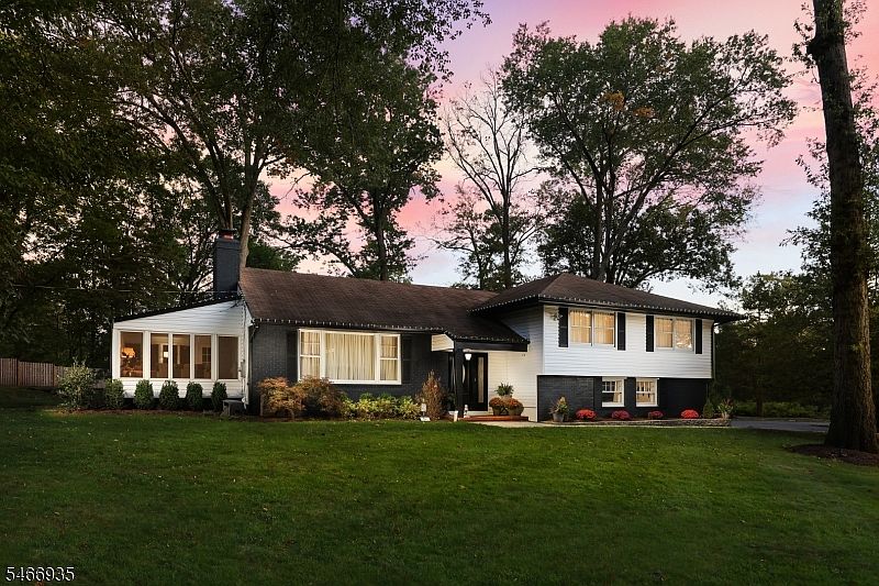 1st image of 62 Guinard Dr