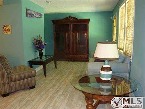 1st image of 32 Hideaway Ln