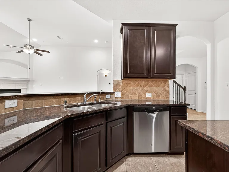 17415 Sandalisle Ln — Photo 22