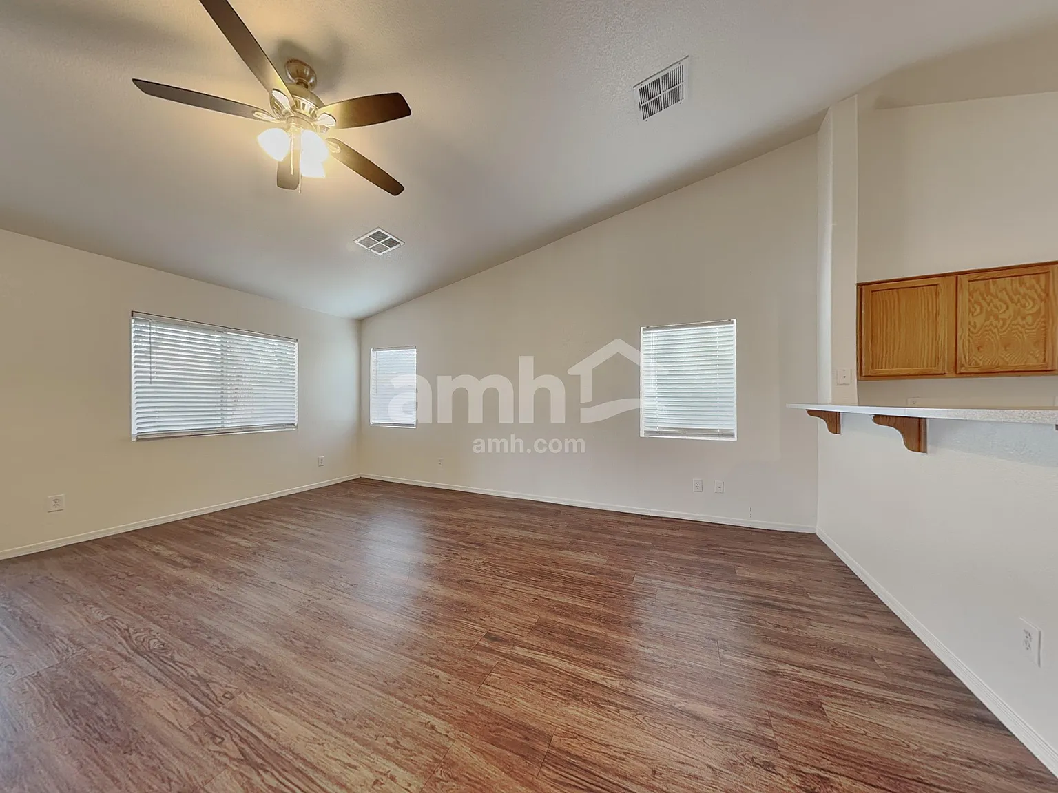 3 bed, 2.0 bath, 1389 sqft, $1,845 — Photo 4
