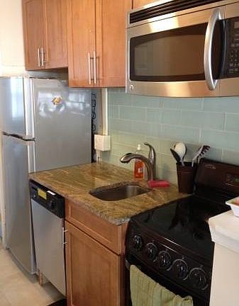 granite counters, ss app & dish washer
