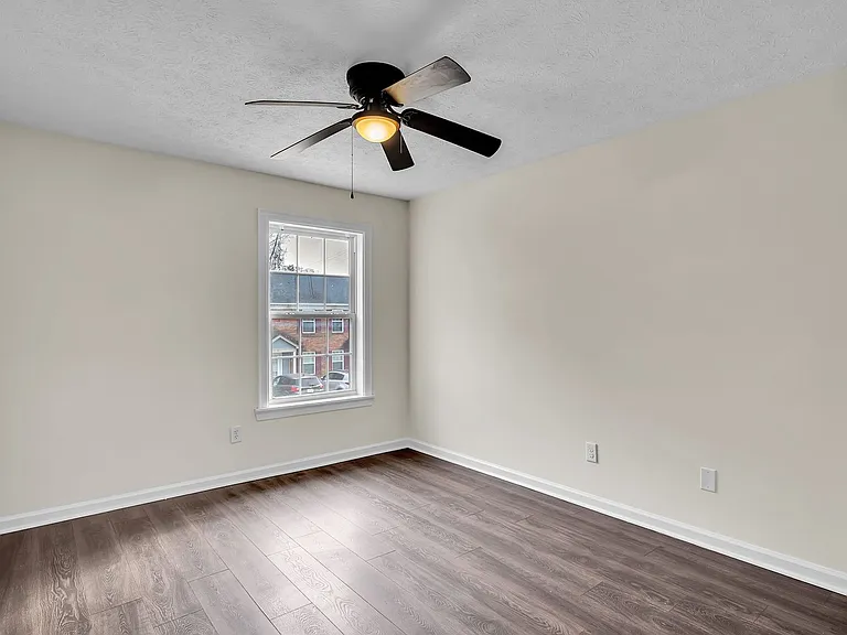 1056 N Montgomery St — Photo 14