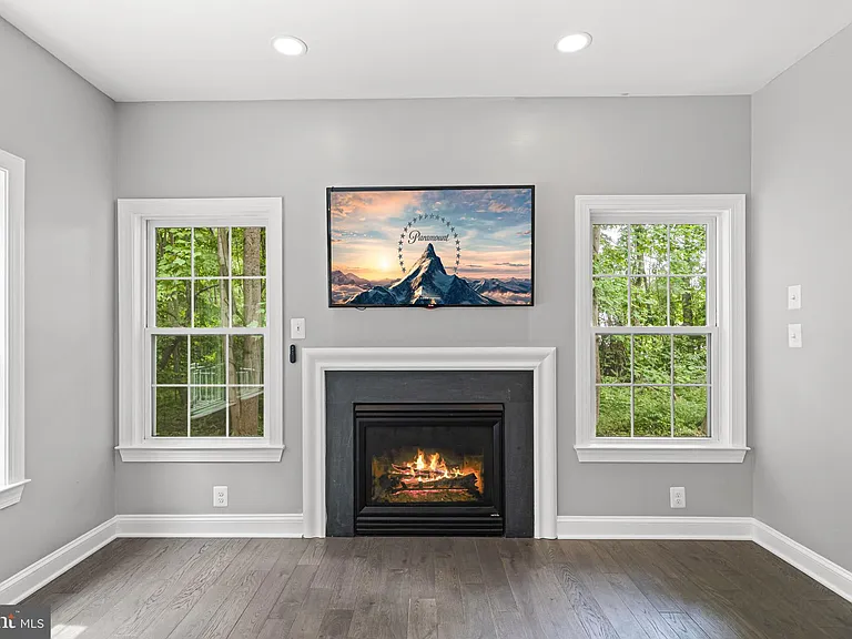 1525 Walters Ln — Photo 15