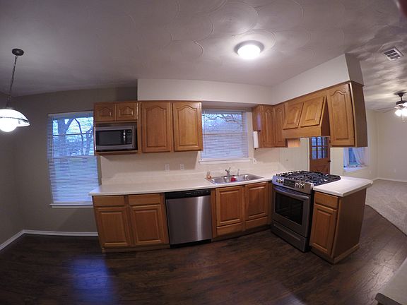 5th image of 926 Louise St