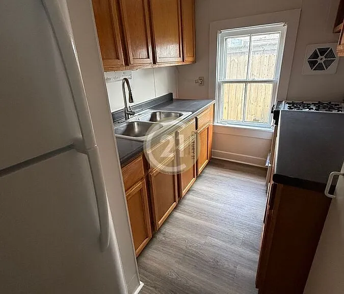 8524 Chapin St — Photo 3