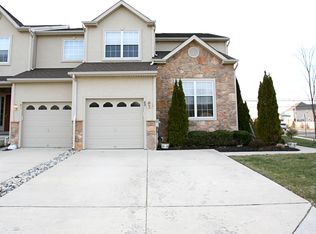 89 Glacier Dr, Berlin, NJ 08009