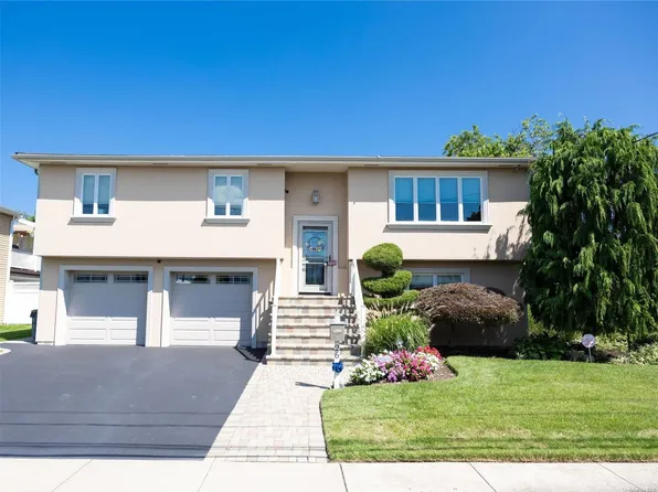 26 Lynn Place, Bethpage, NY 11714