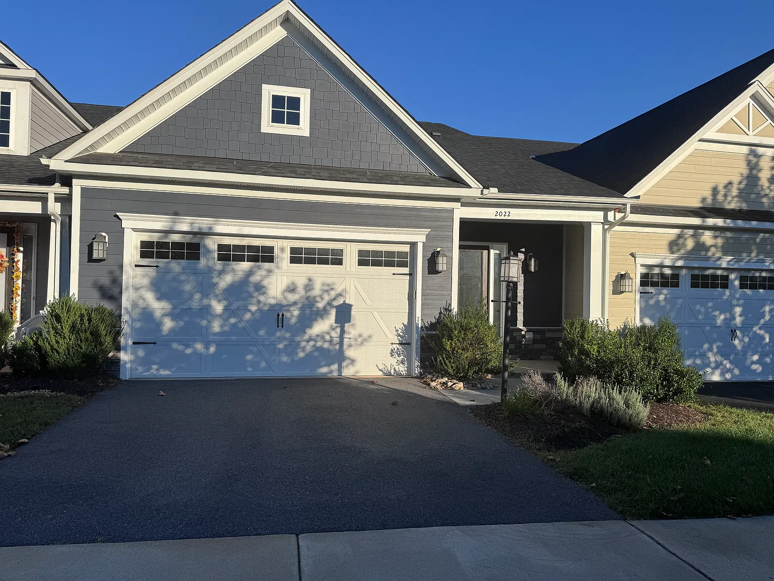 3 bed, 2.5 bath, 2015 sqft, $2,900 — Photo 2