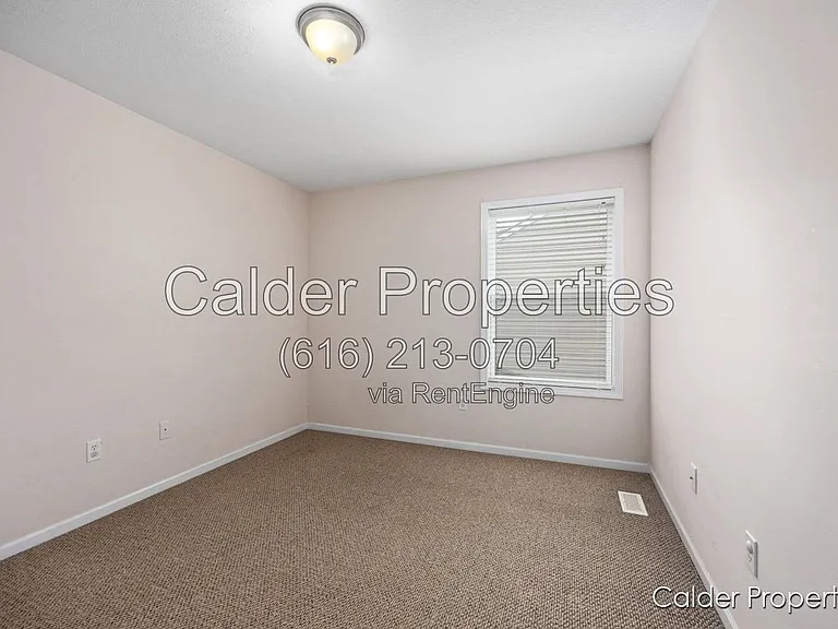 5686 E Falling Leaf Dr SE — Photo 23