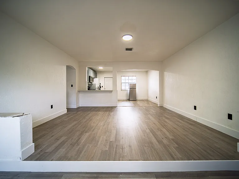 535 NE 67th St — Photo 1