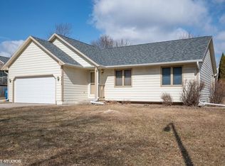 2210 E Philip St, Des Moines, IA 50320