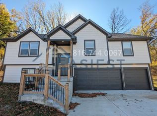 1170 SW Kimstin Ct, Blue Springs, MO 64015