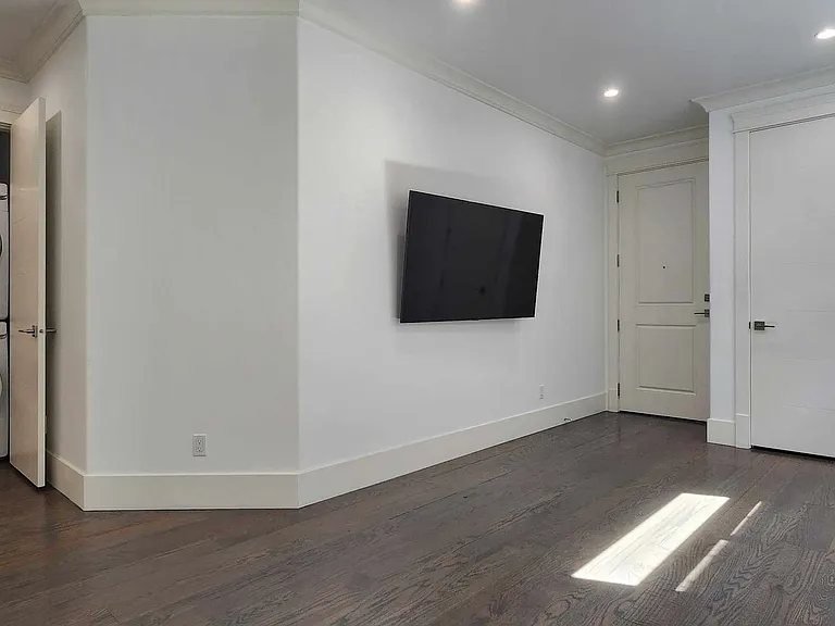 1129 N 33rd Pl — Photo 7