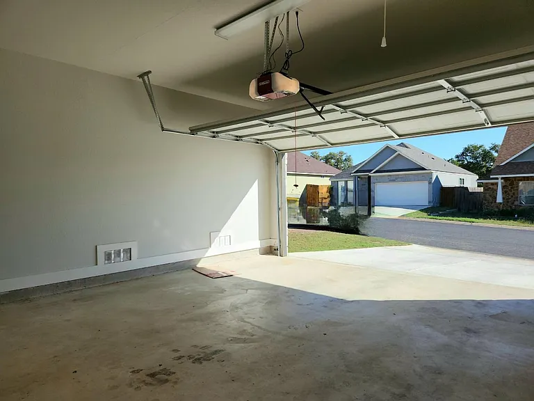 303 Winston Dr — Photo 16