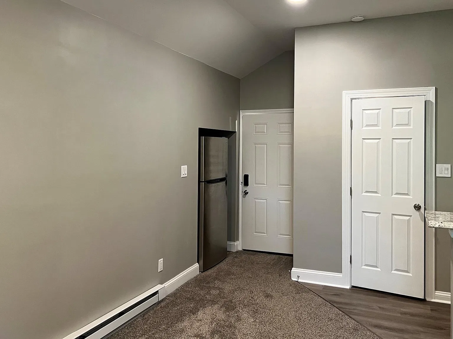 Studio, $900 — Photo 2