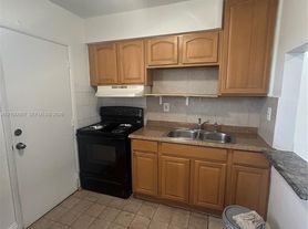 2441 NW 13th St, Miami, FL