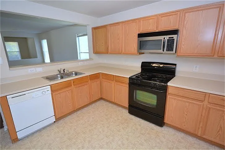 8106 Arrington Forest Ln — Photo 4